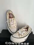 Kremowe trampki converse