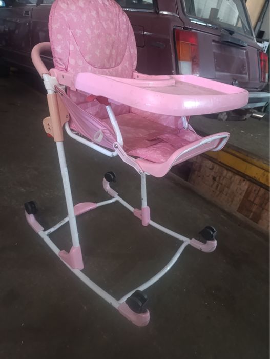 Стілець ,каталка для годування.