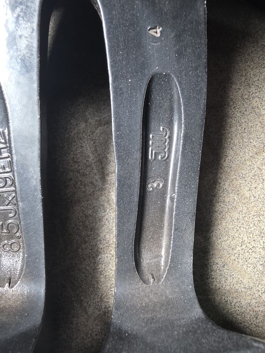 Комплект дисків для Audi R19
Ет25
8J