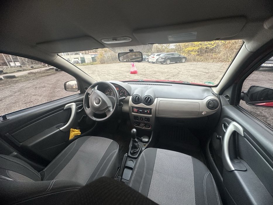 Dacia Sandero 1.4 , 2009 рік