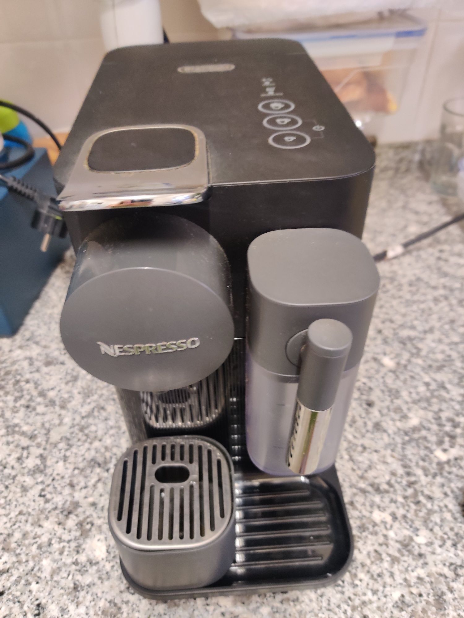 Máquina de café Nespresso Delonghi