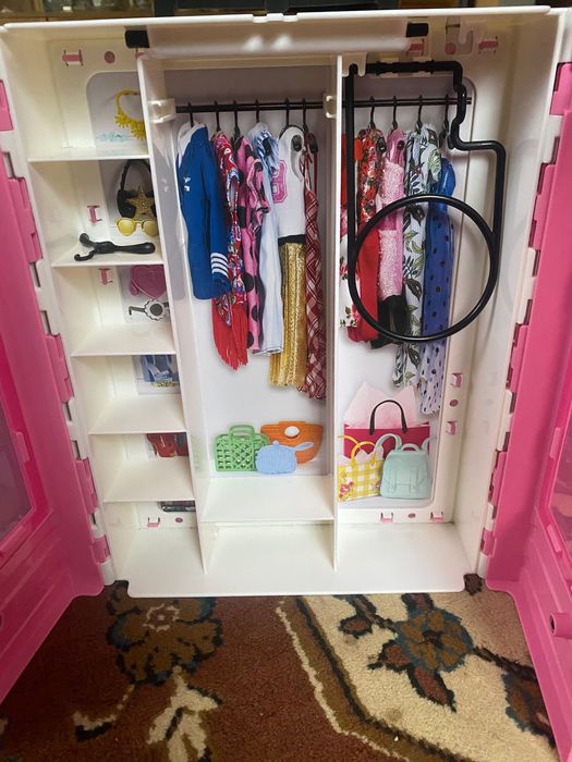 Шкаф Барбі. Шкаф для барби