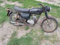 Wsk 125 na chodzie z papierami