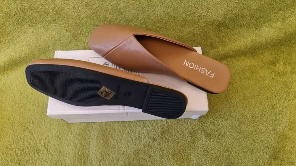 Шльопанці жіночі.