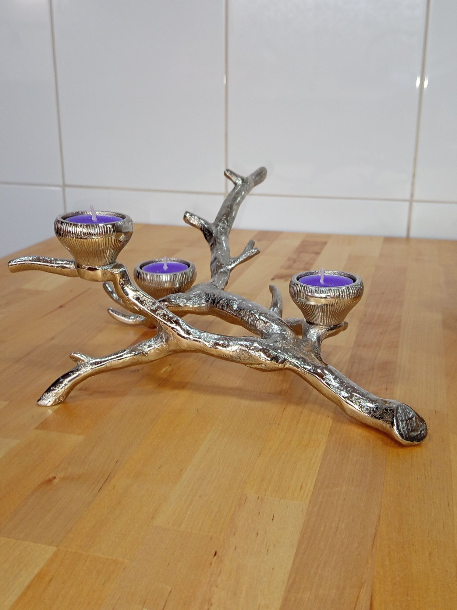 Conjunto de decoração em ferro cromado, para interior da casa.