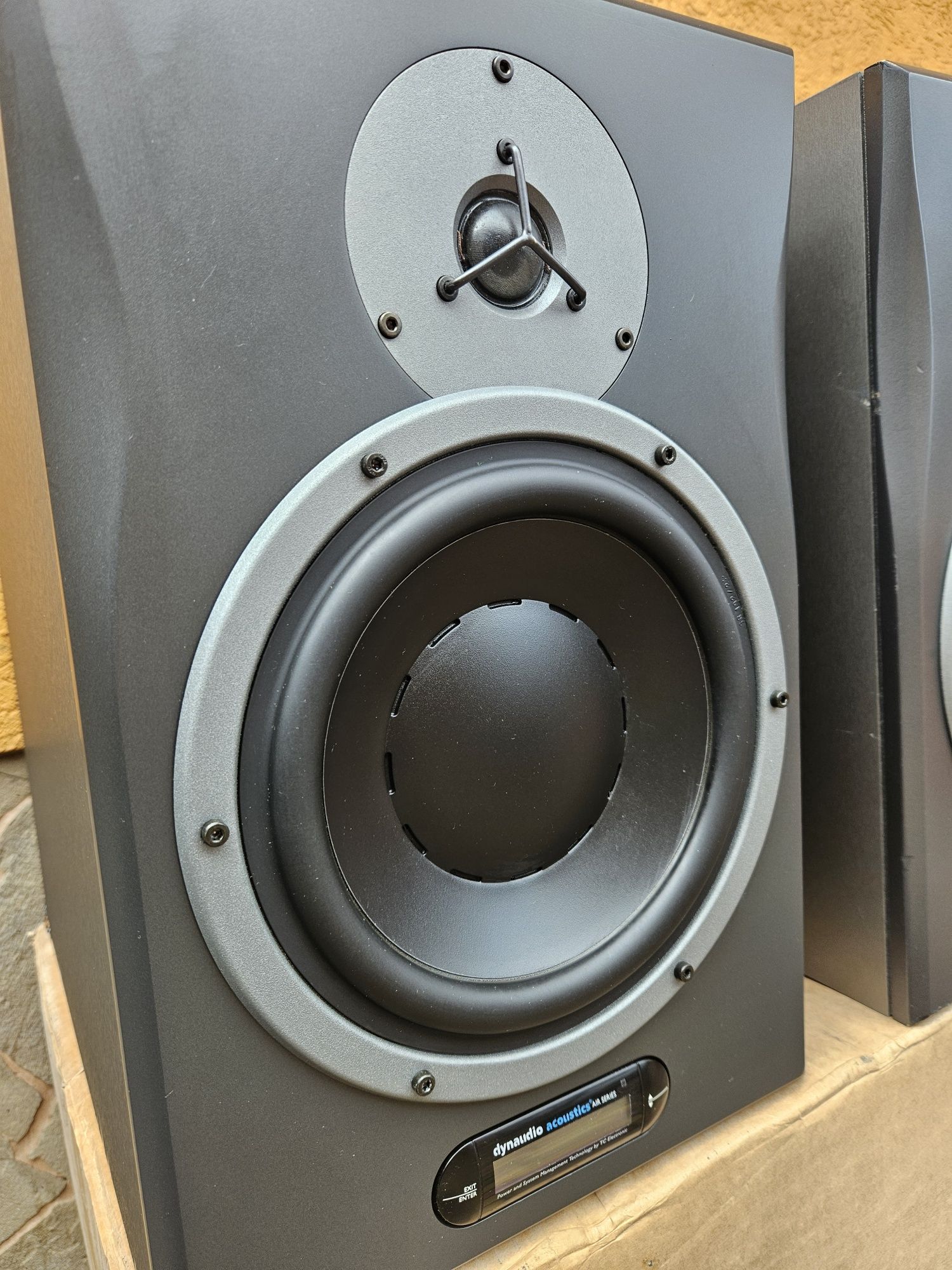 Dynaudio air 15 активні монітори