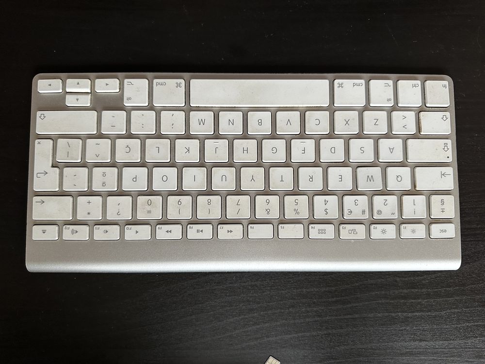 IMac de 21.5 polegadas e em otimo estado. Teclado e mouse originais .