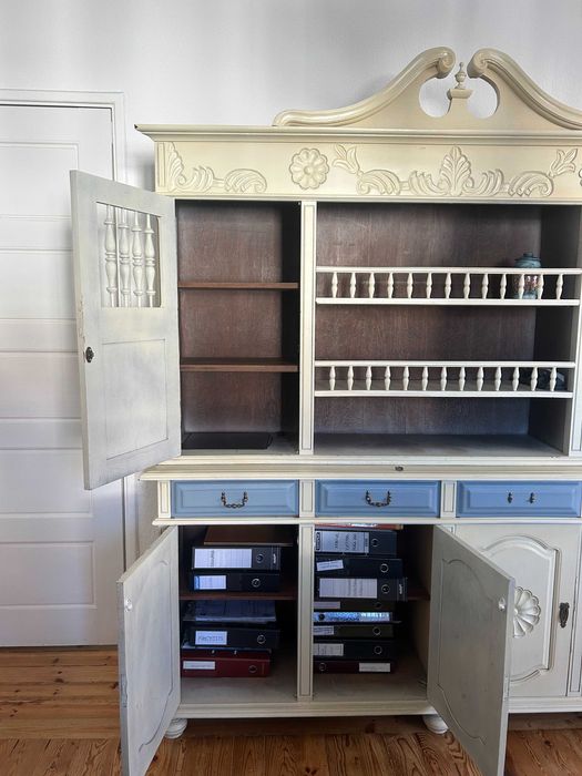 Conjunto armário, mesa e 2 cadeiras retrô