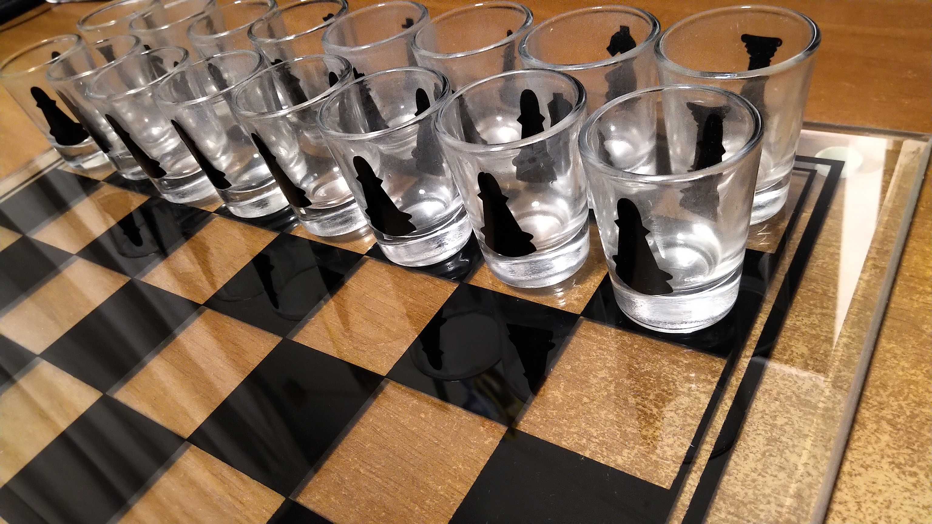 Стеклянные шахматы в виде стопок (стопки-шахматы) игра для взрослых