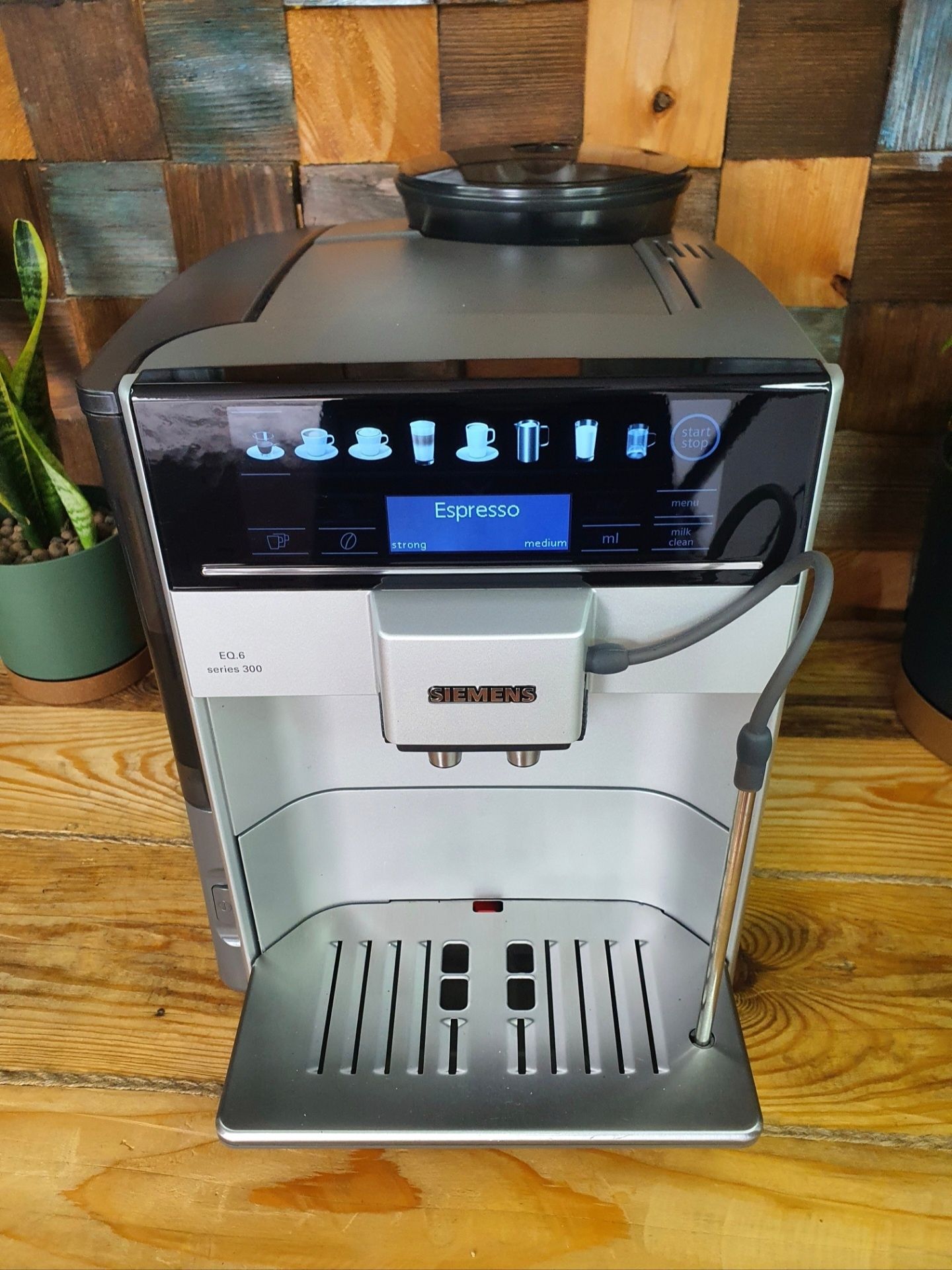 Siemens eq.6 s300 dotykowy ekran! Łatwa obsługa po serwisie!
