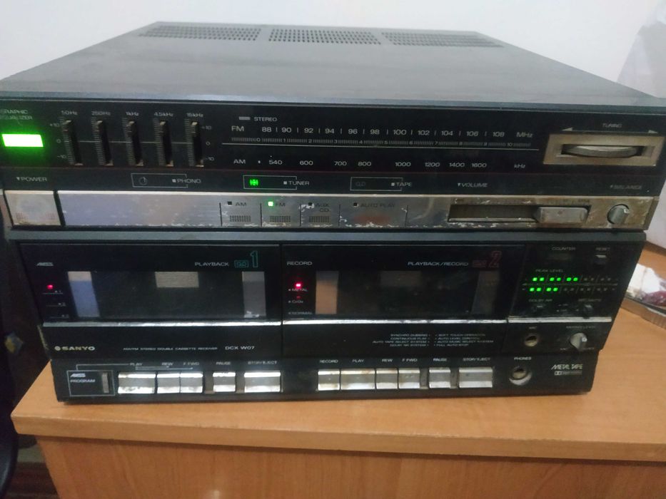 магнитола духкассетная с приемником  SANYO