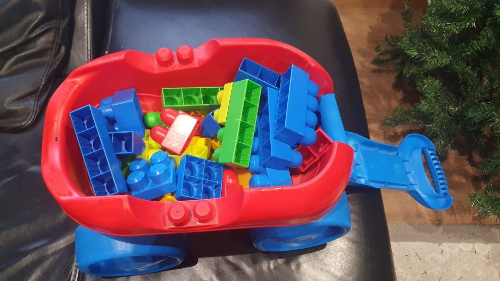 Carrinho com legos