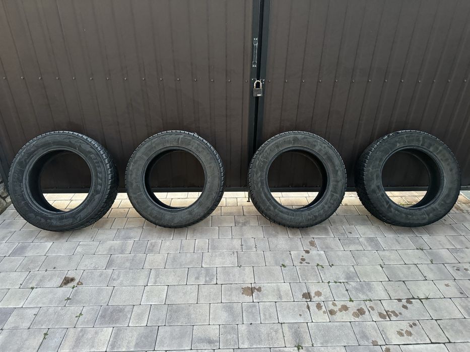 Продам зимову гуму Bridgestone Blizzak DM-V2 225/65 R17