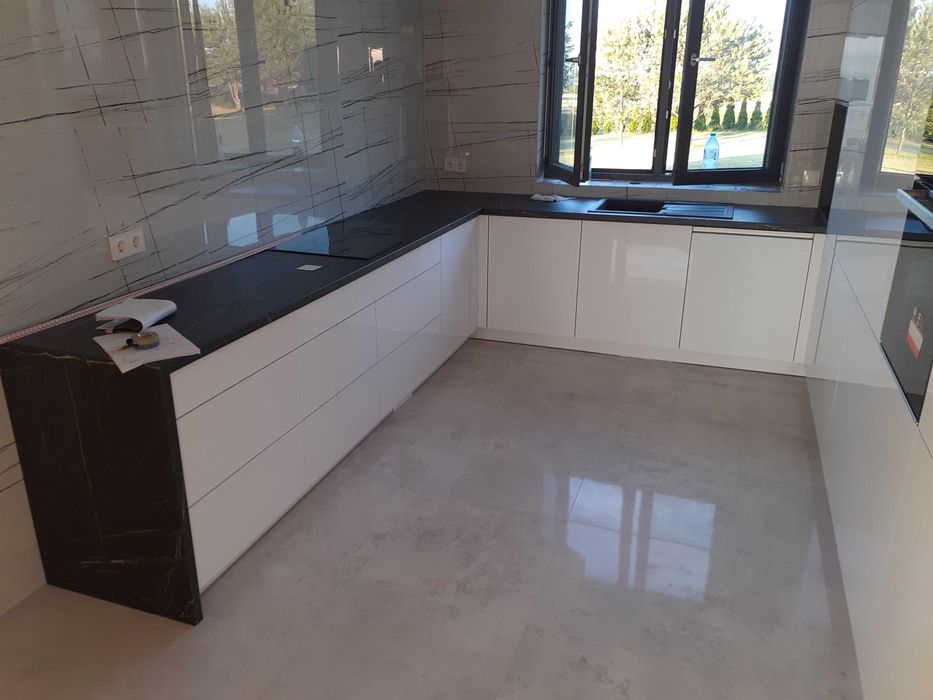 Meble na wymiar Kuchnie/Szafy/itp.