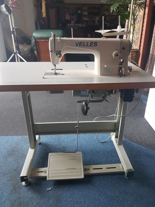 Продам промислову швейну машинку VELLES