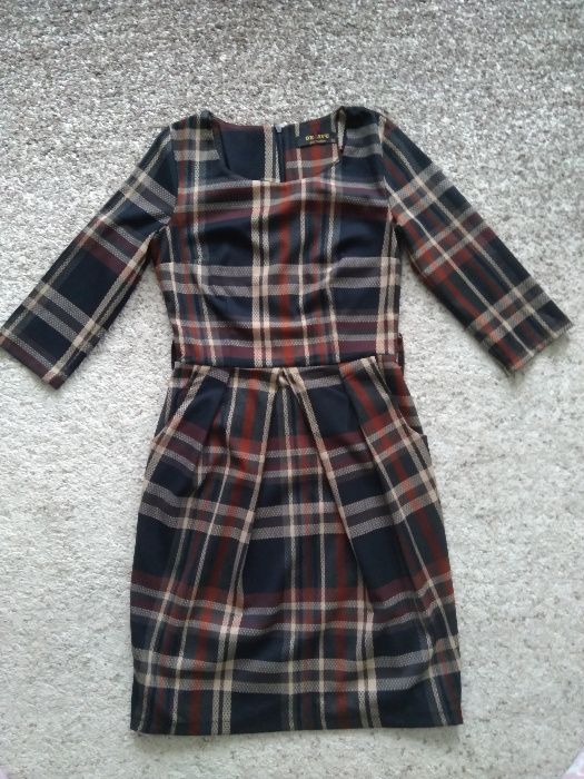 Стильна сукня в клітинку. Розмір S