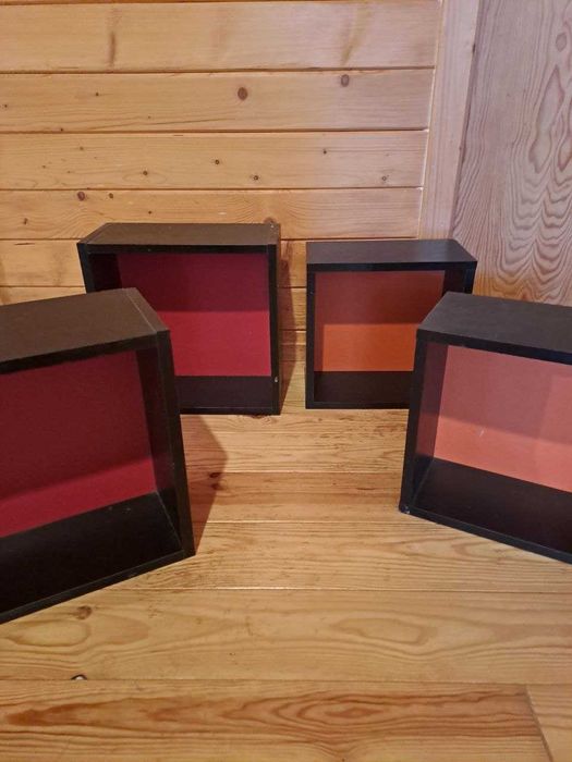 Conj. 4, sofá, cadeirão, movel e parteleiras