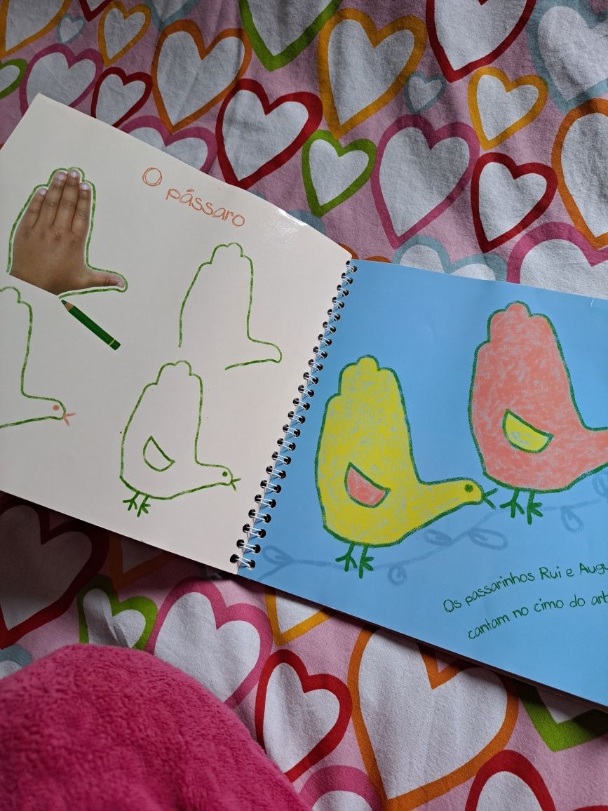 Livro para criança desenhar com as mãos