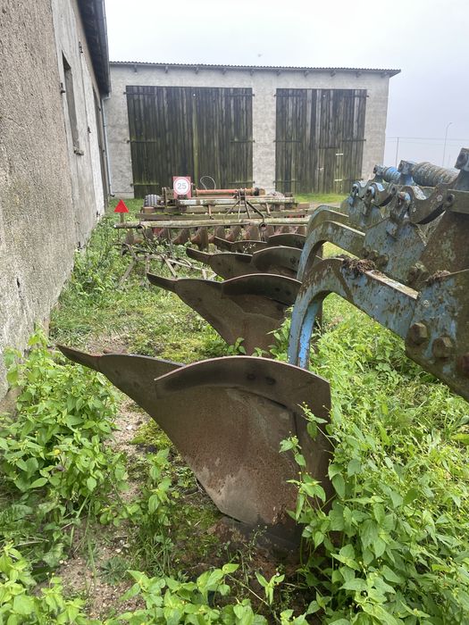 Agregat uprawowo-siewny; rozsiewacz; pług; talerzówka