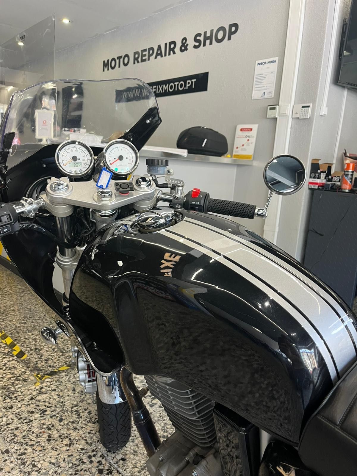 Mash TT 40 (XY 400A) Nacked 400 cc Café Racer de rara Beleza Carta A2