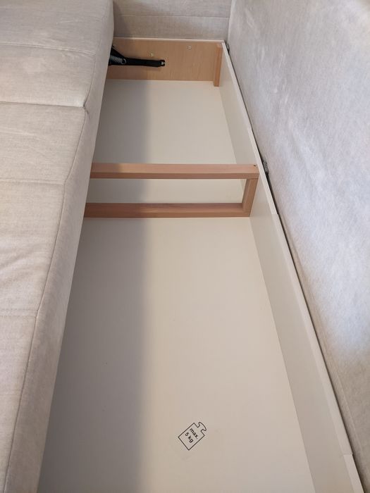 Kanapa z funkcją spania. Materiał plamoodporny.