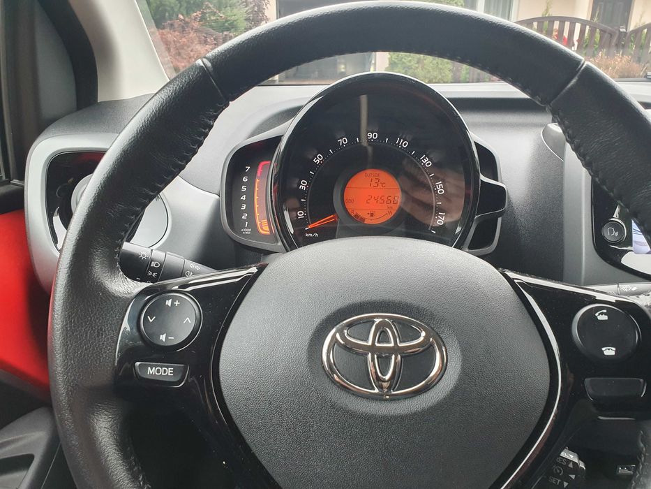 AYGO X-PLAY  2021  5-drzwiowy  1,0 WT-i 72 KM benzyna  1 właściciel