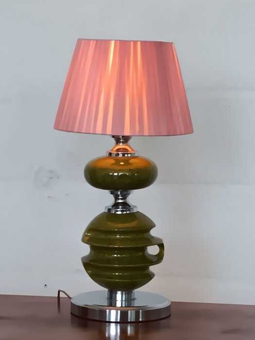 Candeeiro de mesa intemporal