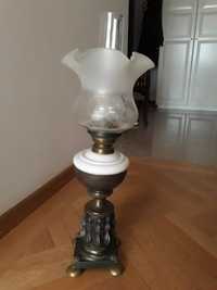 Sprawna lampa naftowa w stylu retro
