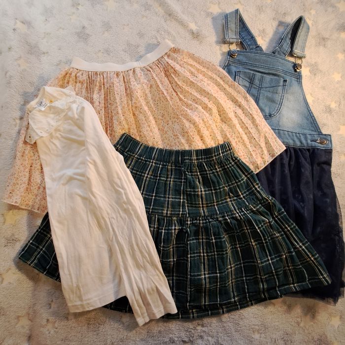 134 zestaw bluzka biala, sukienka, 2 spodniczki