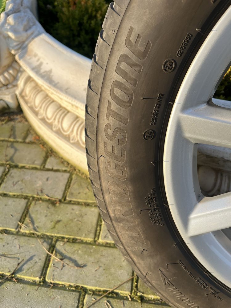 Komplet kół całorocznych Audi q3 215/60R17