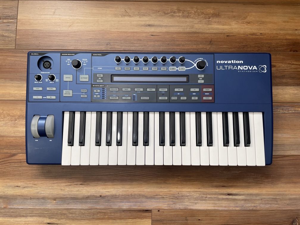 Novation Ultranova na caixa