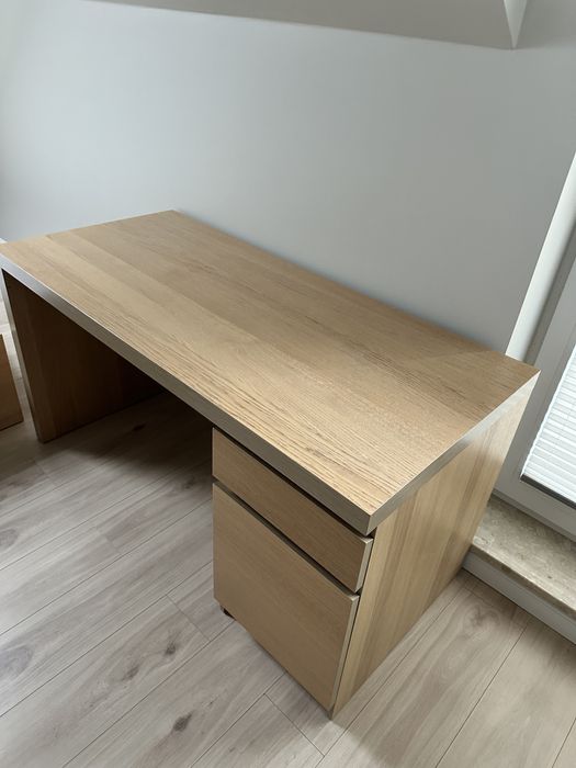 Sprzedam łóżko, biurko, toaletke i lustro