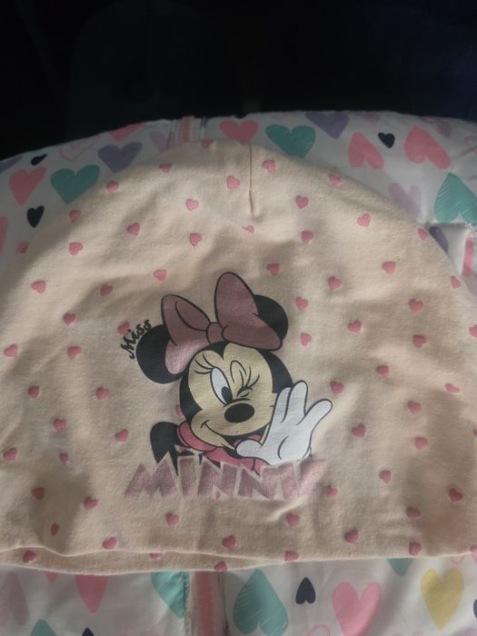 Dwie czapeczki dla dziewczynki