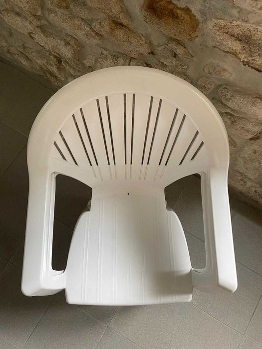 Conjunto de mesa e 6 cadeiras em plástico branco – ideal para exterior