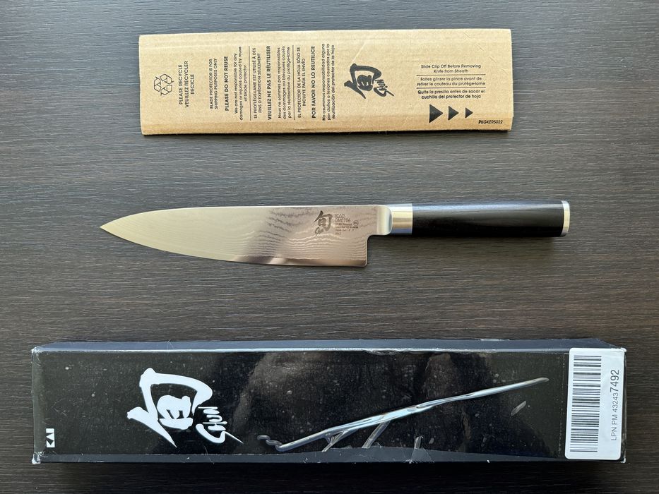 Японський професійний кухонний шеф-ніж Shun Classic