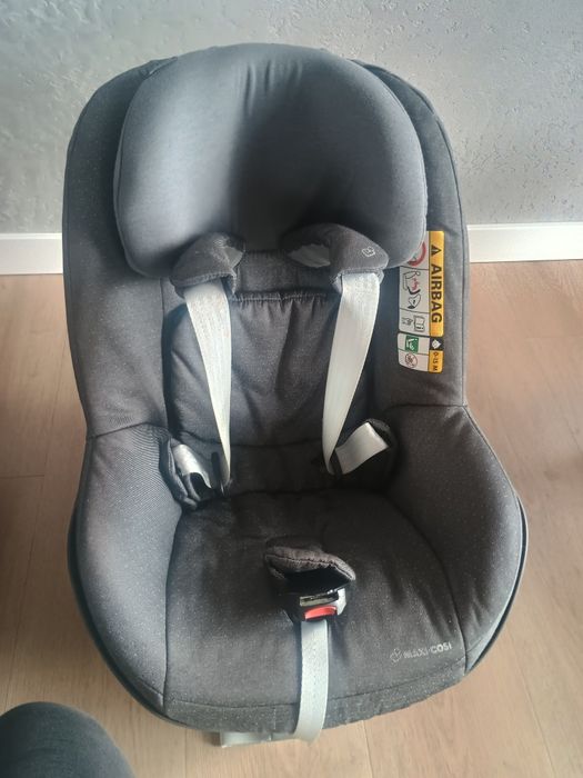 Zestaw Maxi Cosi. Baza 2way Fix, nosidełko pebble plus, fotelik pearl