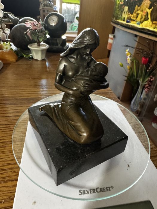 Figurka z brazu Macierzynstwo