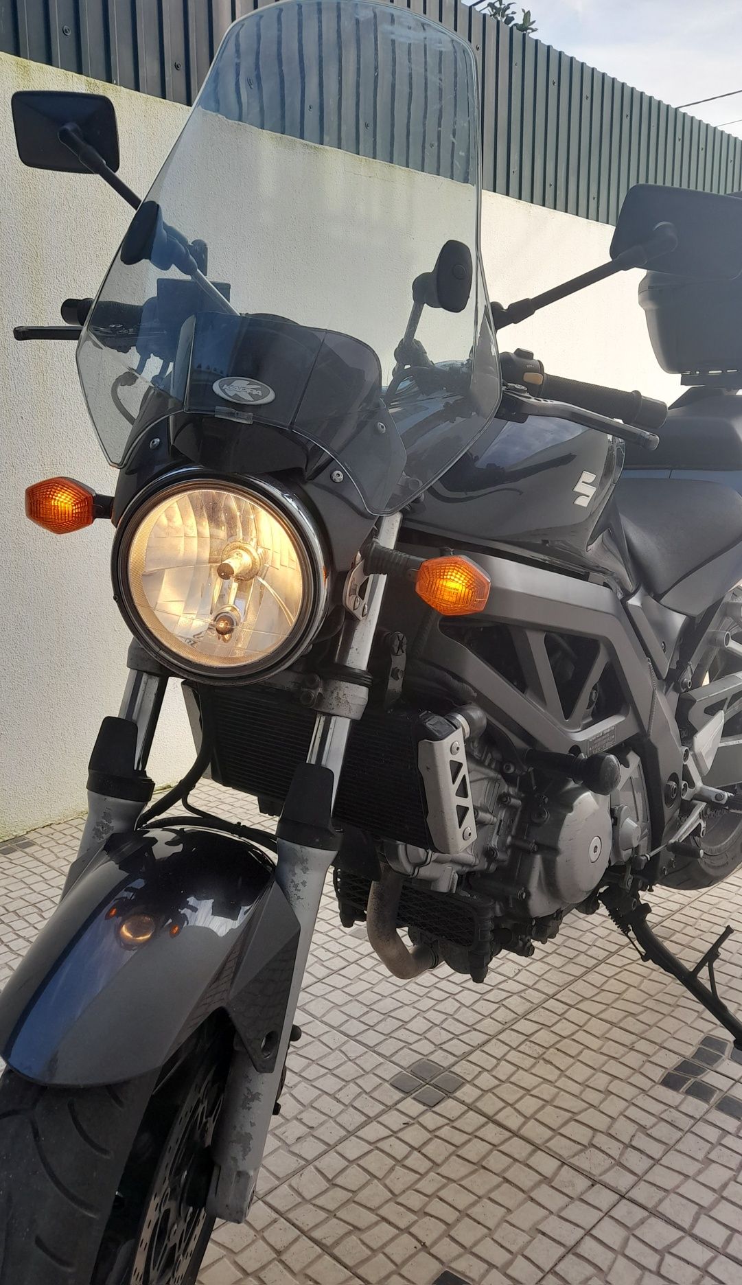 Suzuki SV650 de 2008 (carta A2 com 25Kw no livrete)