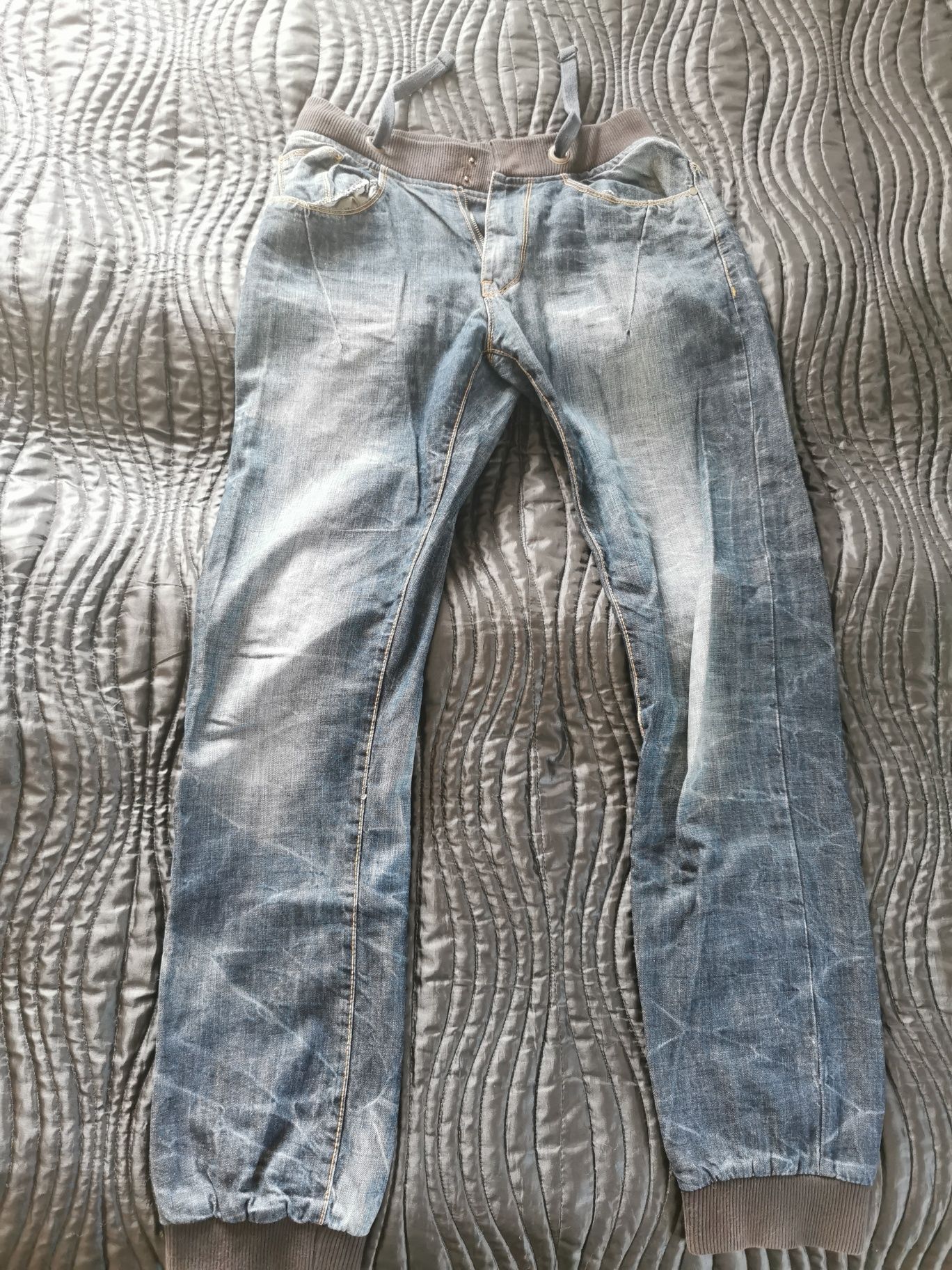 Jeansy, joggery 32/32