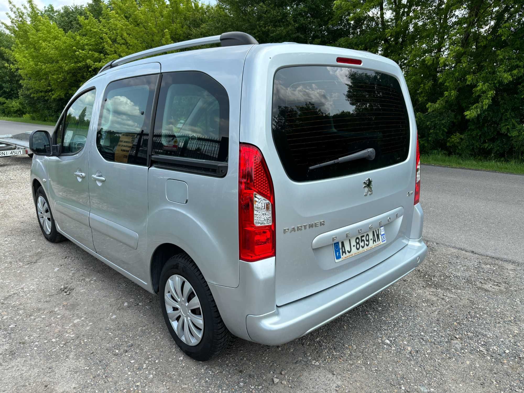 Peugeot Partner 1.6 hdi 90km 2009r 5 miejsc Klima Ładne Opony Warto
