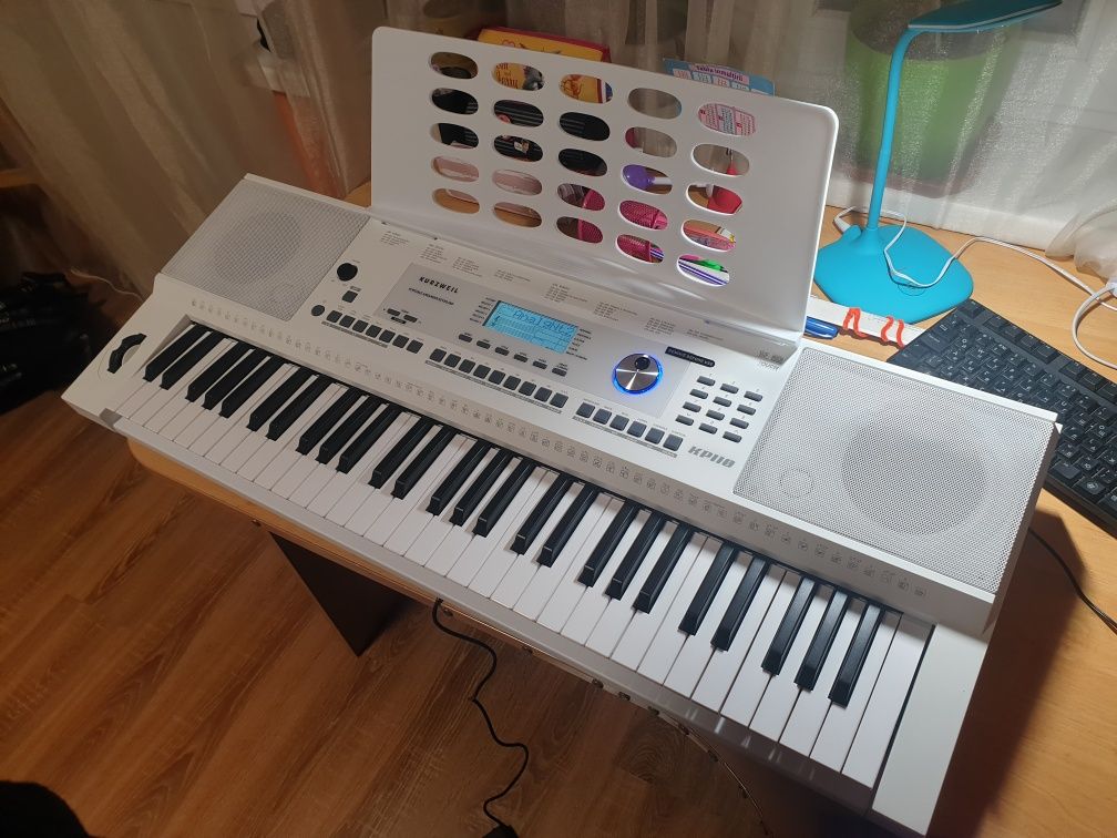 Kurzweil KP110 білий синтезатор. Вхід для мікрофону з ефектами! Підбір
