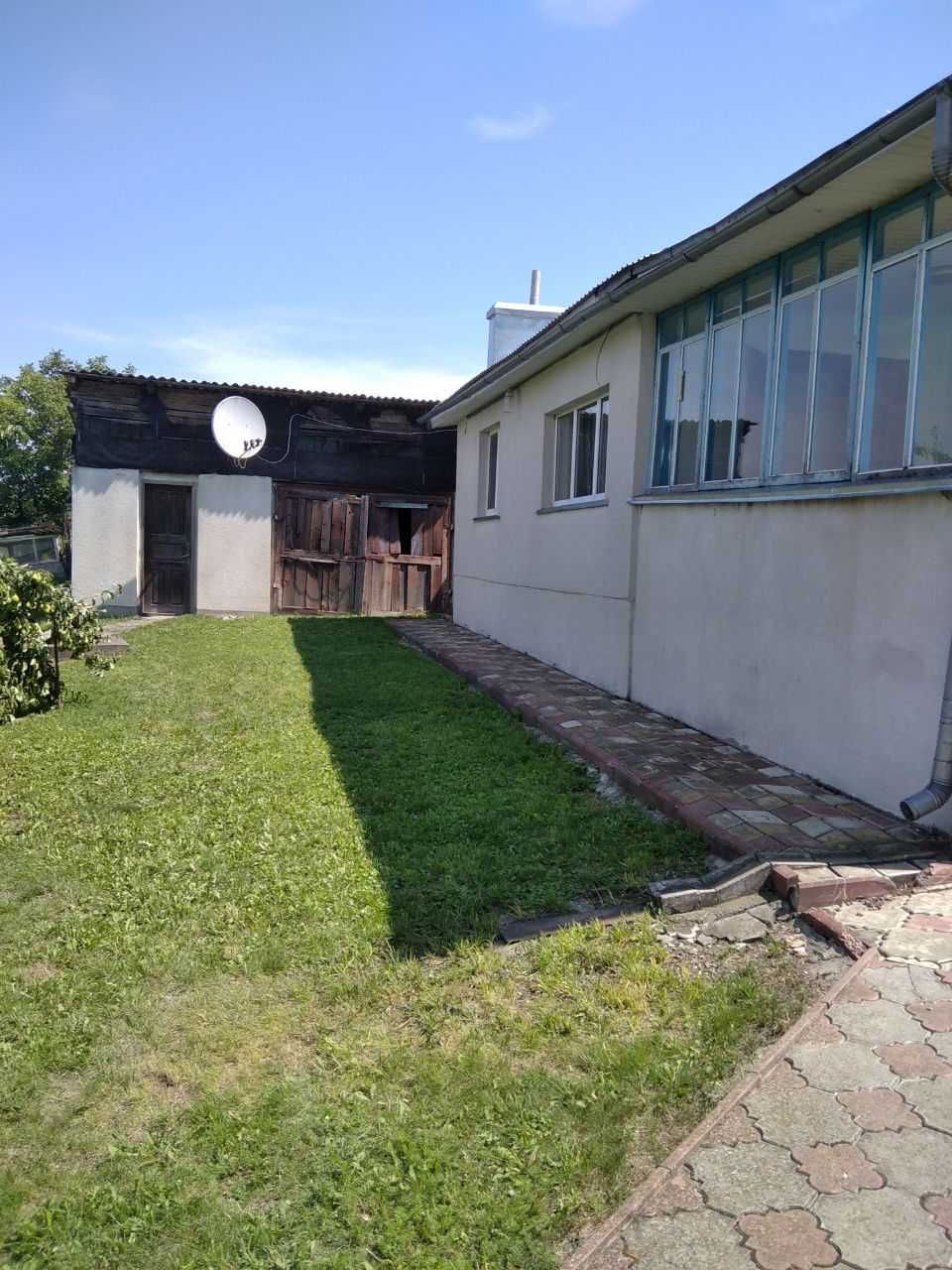 Будинок з великим подвірʼям та городом м. Зборів, Тернопільська обл.