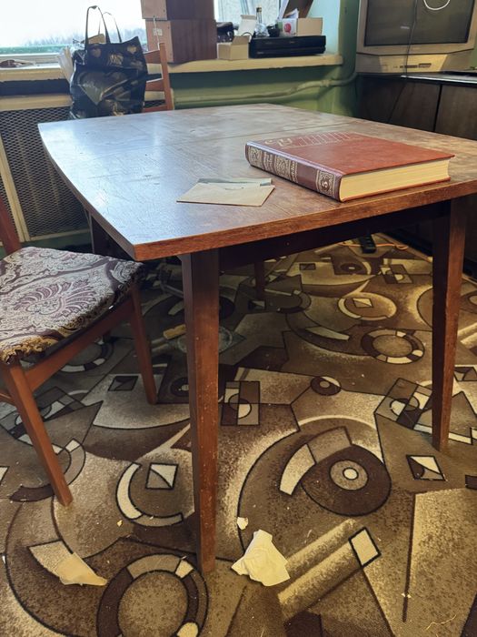 Стіл та 3 крісла