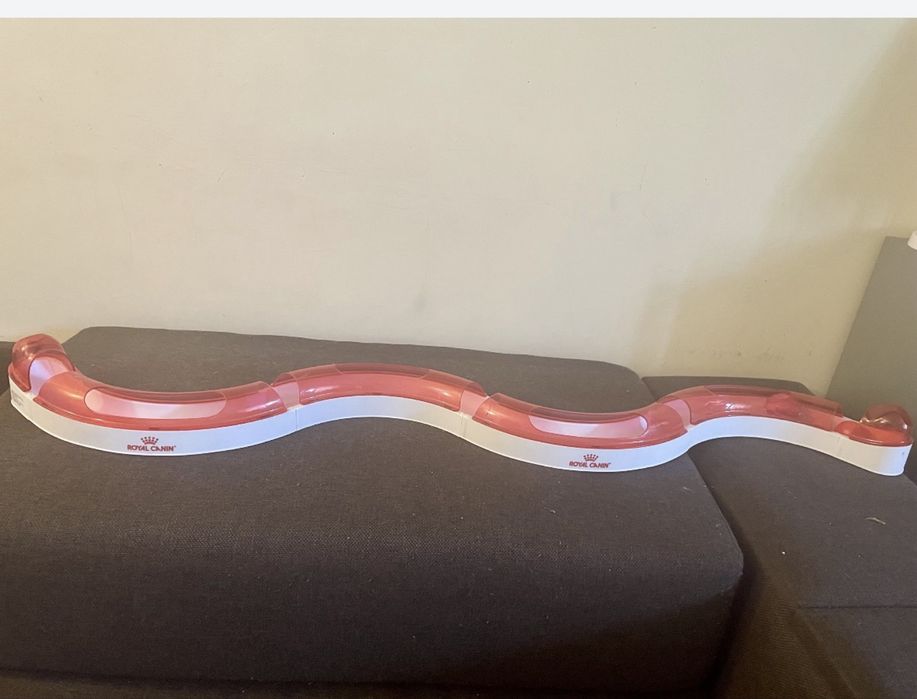 Іграшки та хатинка для котика