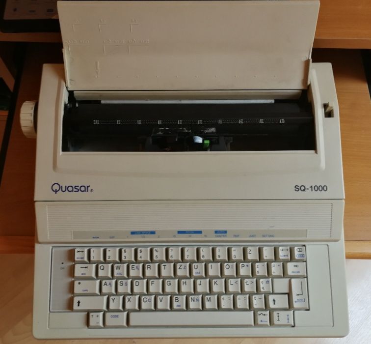 Elektroniczna maszyna do pisania Quasar-1000