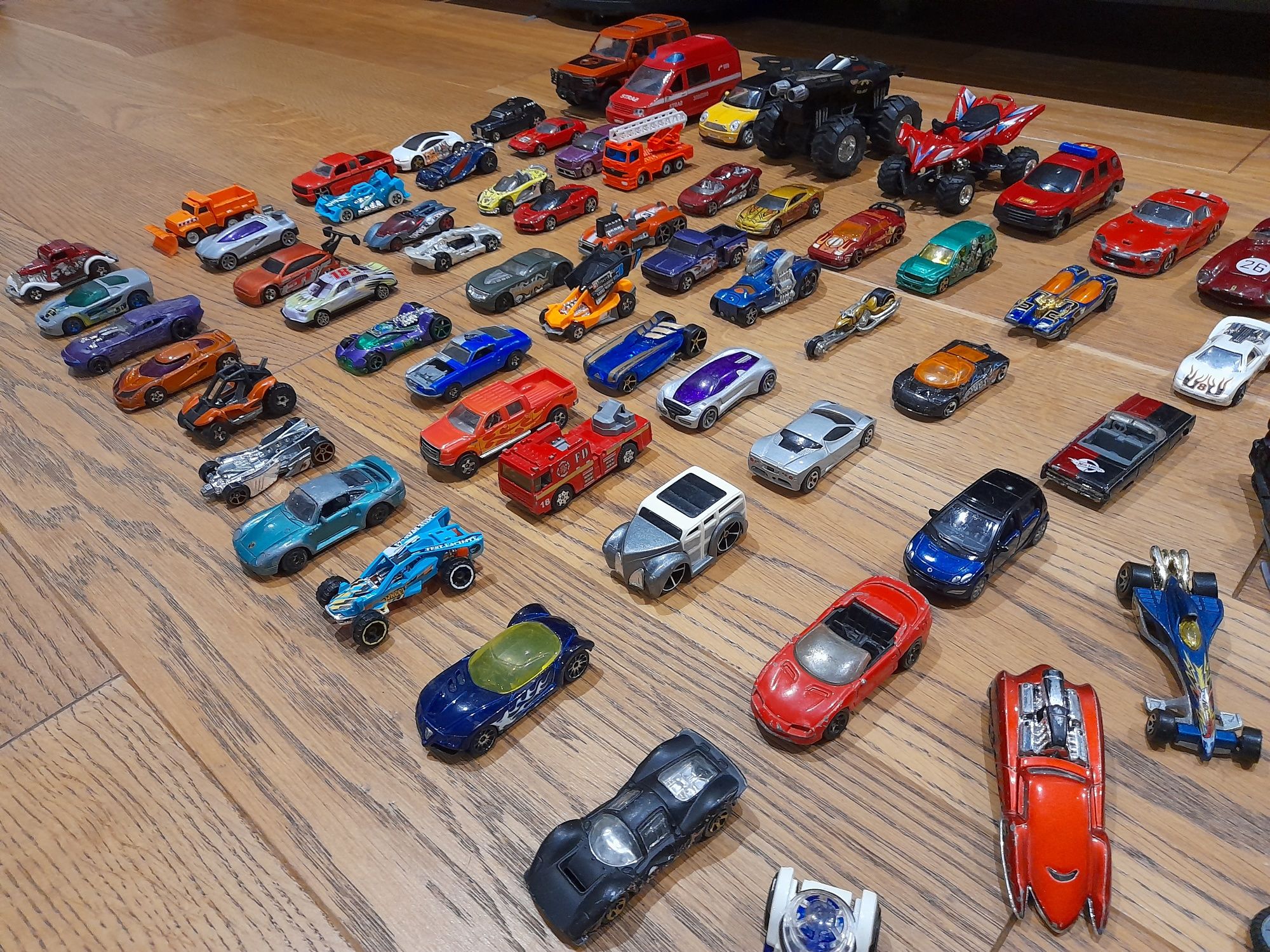 Hot wheels, resoraki, samochodziki, auta