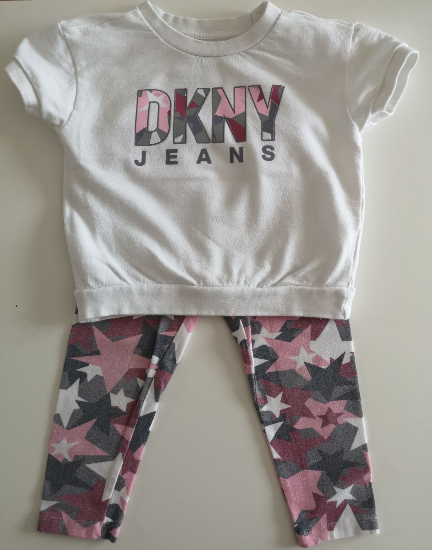 Komplet bluzeczka z leginsami DKNY rozmiar 92 cm 24 miesiące