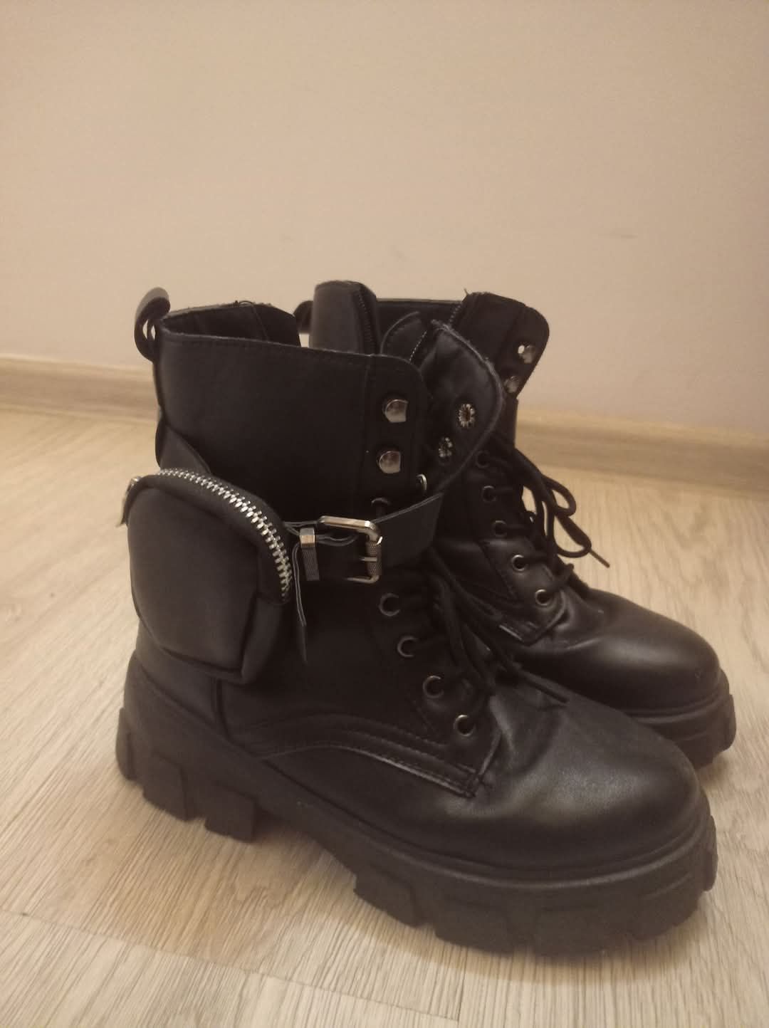 Buty damskie czarne trapery