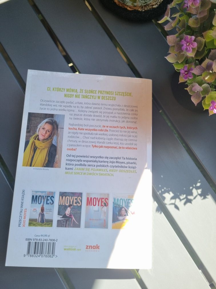 Jojo Moyes "Pod osłoną deszczu"