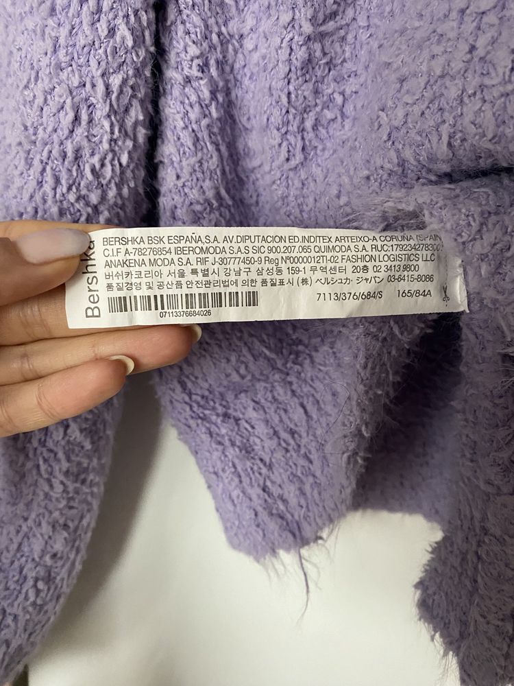 Fioletowy sweter marki Bershka